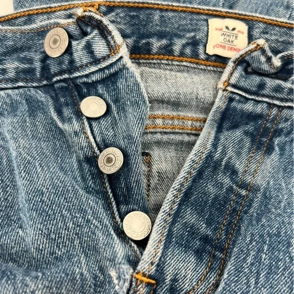 Levi’s Women’s White Oak Stone Denim Button Fly Jeans Size 26